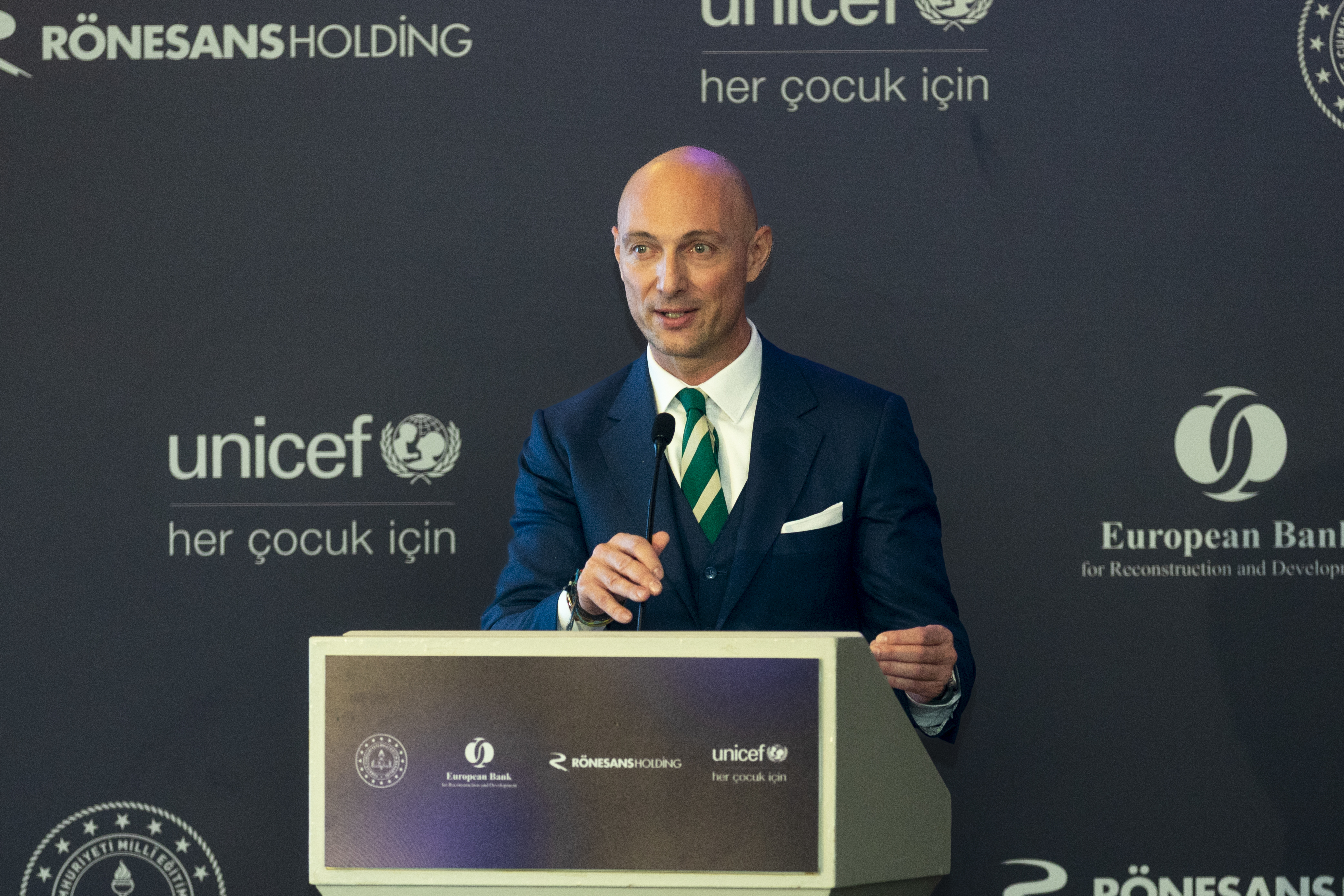 CE1_4977.jpg (6.87 MB)