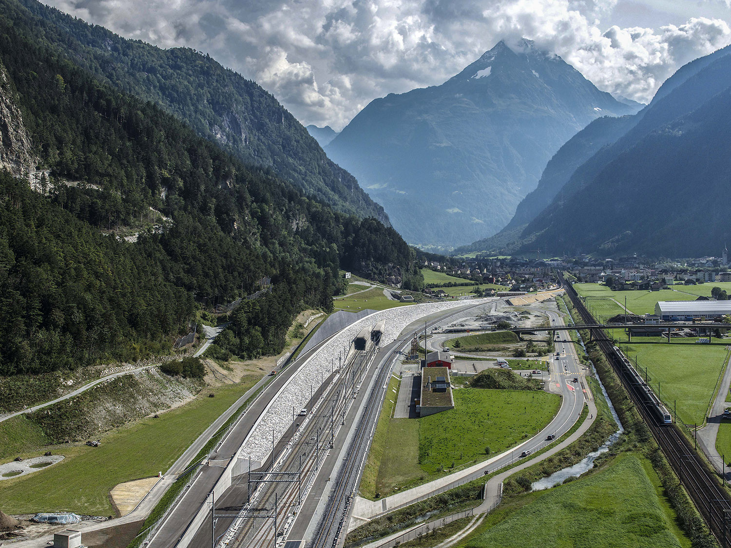 Gotthard Base Tüneli  adlı dosyanın kopyası.jpg (636 KB)