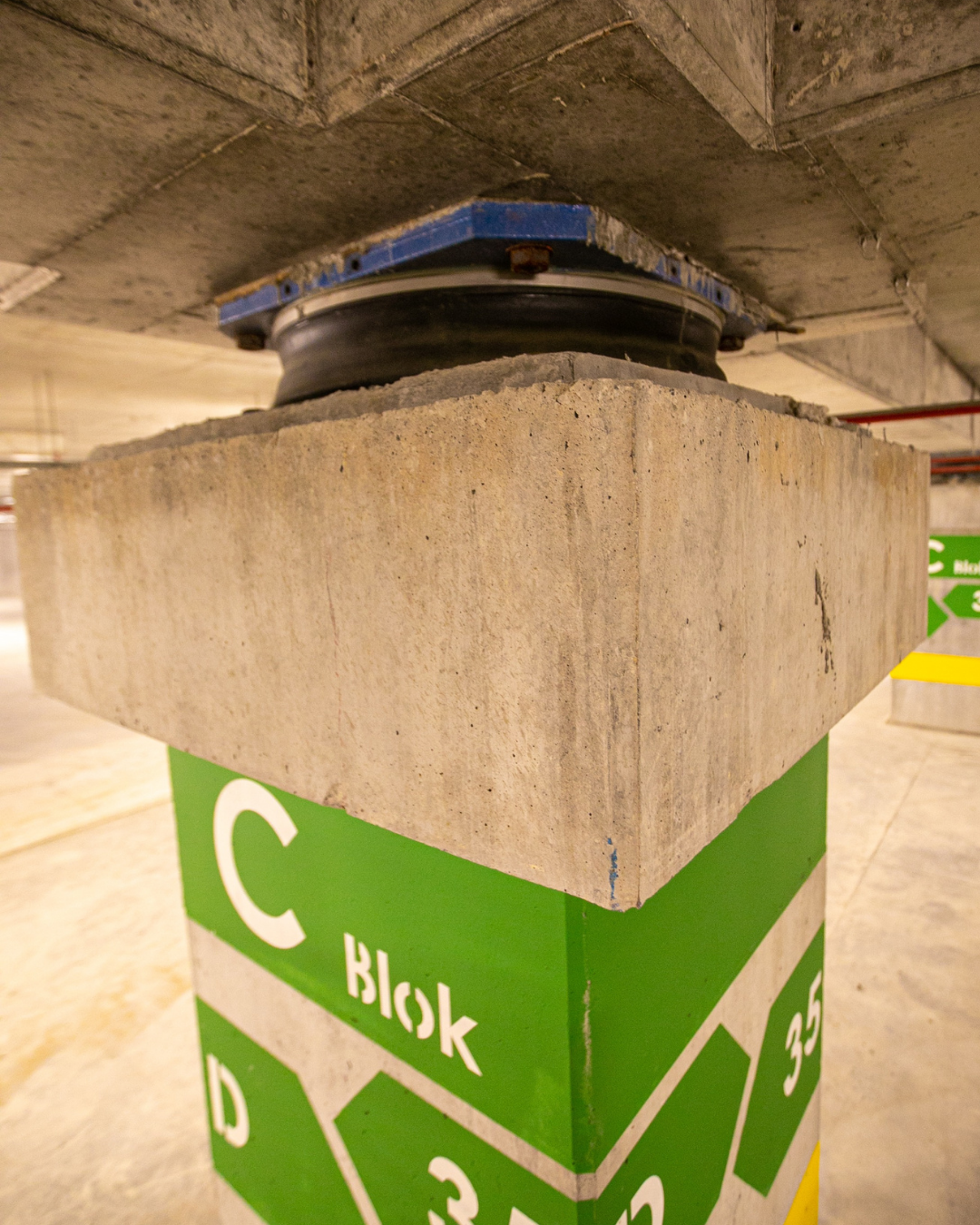 Seismic isolator at Başakşehir Çam & Sakura Hospital — the world’s largest hospital equipped with seismic isolators, featuring 2,068 isolators for maximum earthquake resilience.png (2.98 MB)